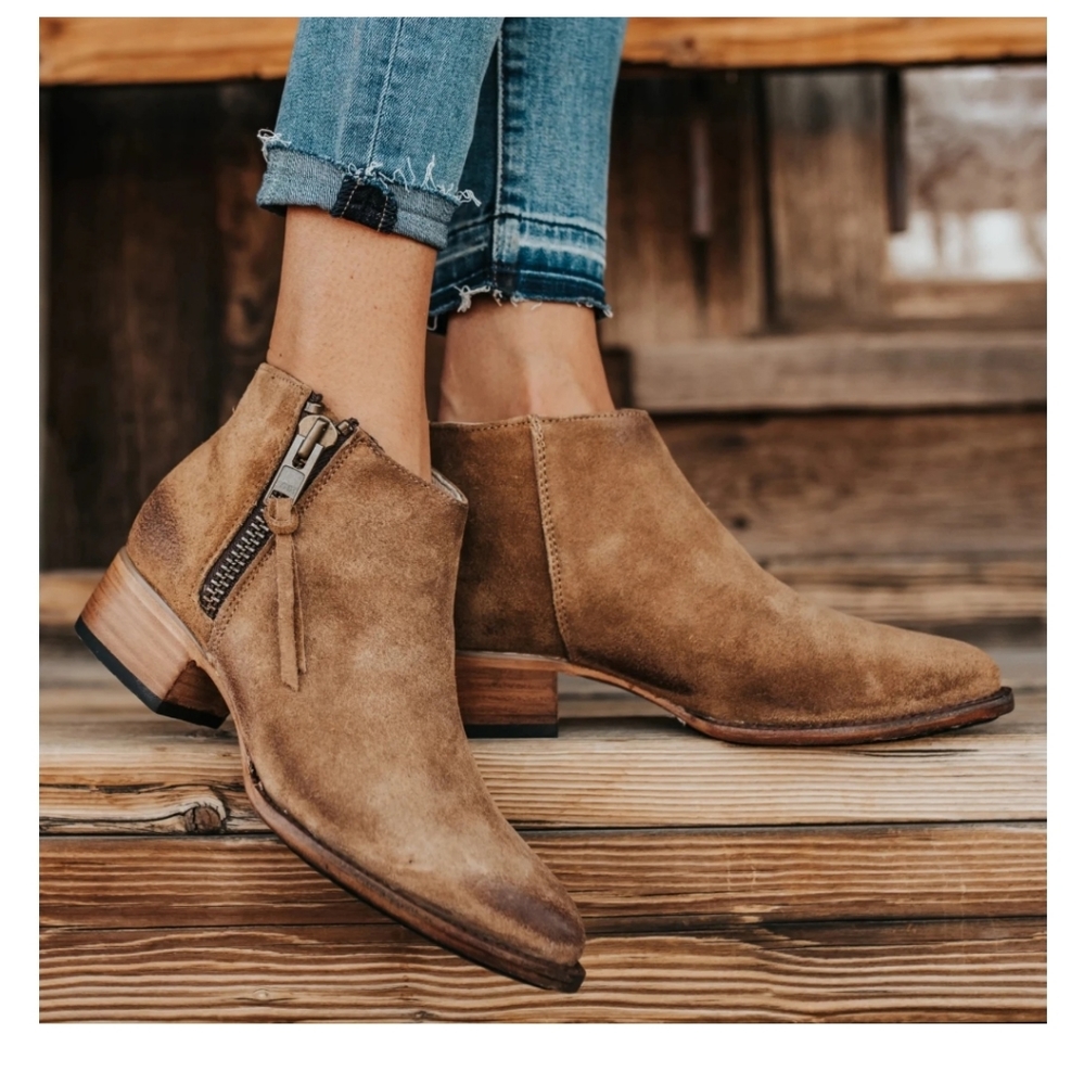 Freebird Onyx Booties, size 9